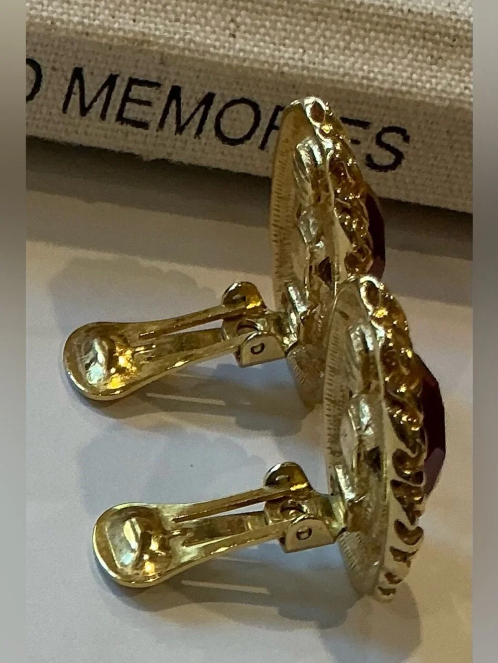 Vintage Kenneth J Lane Oval Fuchsia Gold Tone Rhinestone Clip On Earrings-Signed - Picture 5 of 6